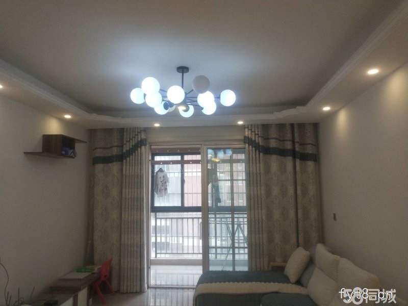 国祯精装入住不到半年 满五唯一出售 不限首付 随时看房